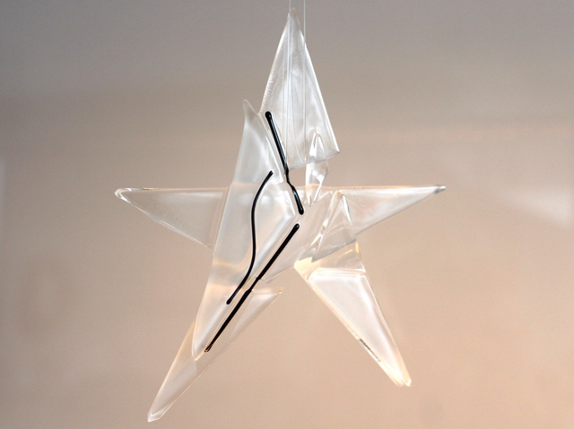 o11 Glas-Stern . Akzente in Schwarz und Weiß . o/ 12,5 cm