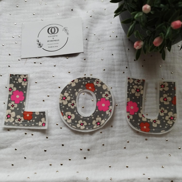 Lou - prénom en lettre tissu et feutrine 
