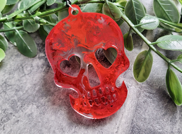Bloody Skull with Heart Eyes, Black Keychain Keyring