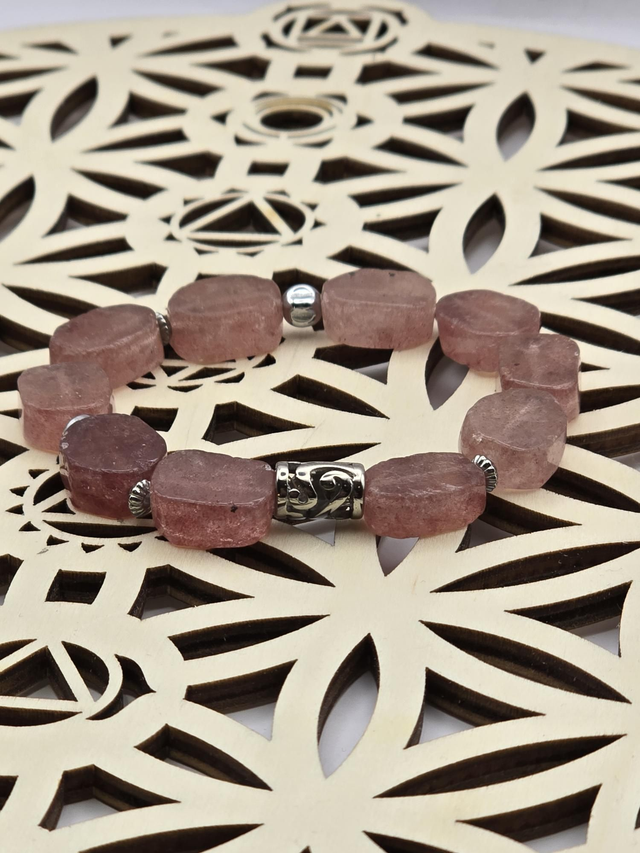 Bracelet Quartz fraise rectangle 1,2 x 1,6 cm