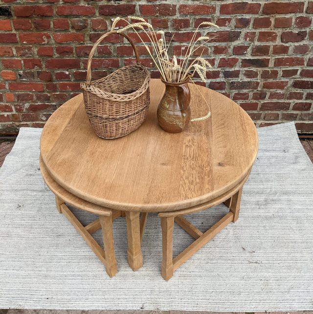 Table basse ronde avec 4 tabourets