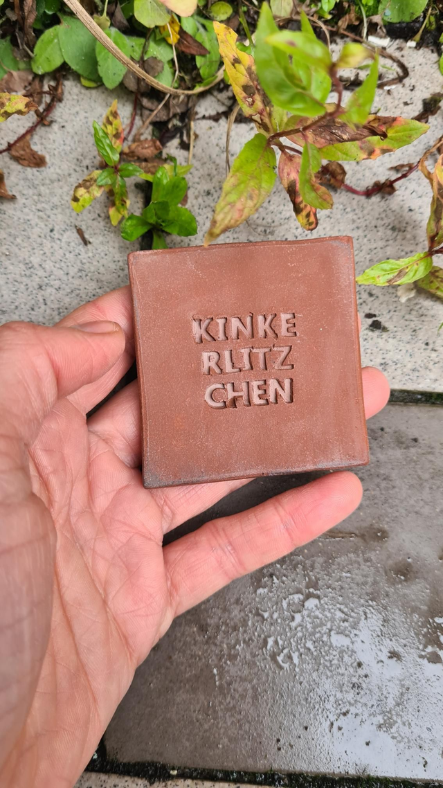 Sprüchefliese "Kinkerlitzchen" groß, braun