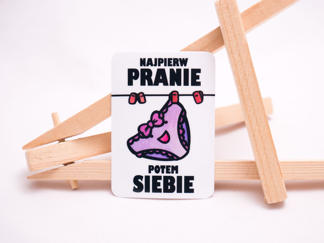 Naklejka NAJPIERW PRANIE wesoła wlepa