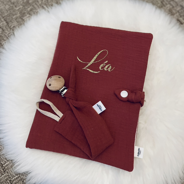 Box protège carnet de santé + attache tétine 