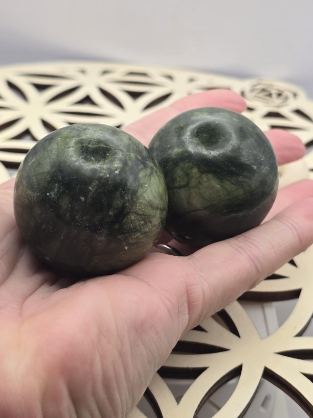 Jade Néphrite forme sphère