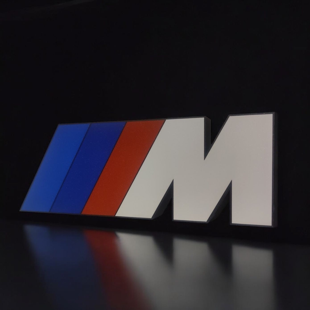 Lampe 3D BMW M Sport LED XL - L’esprit de la performance chez toi ! 