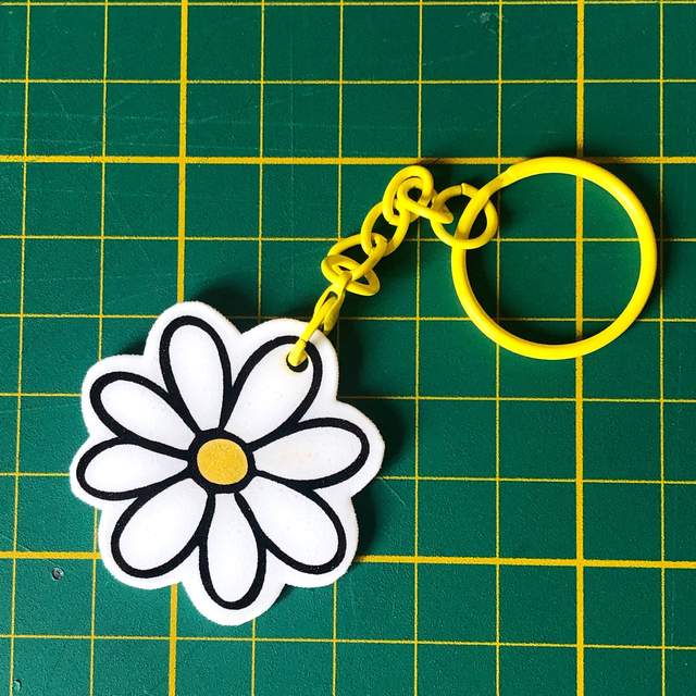 Handmade Daisy Bag Charm – Resin Flower Keychain 