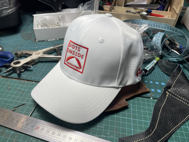 Casquette ventilée Rosso-Dots Blanche