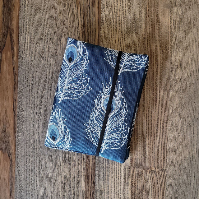Etui liseuse rembourré : Plume de paon