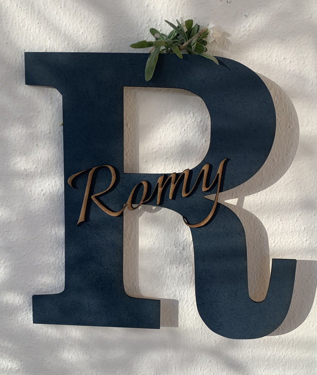 Cadre Initiale avec prénom découpée au laser dans du MDF 3 mm