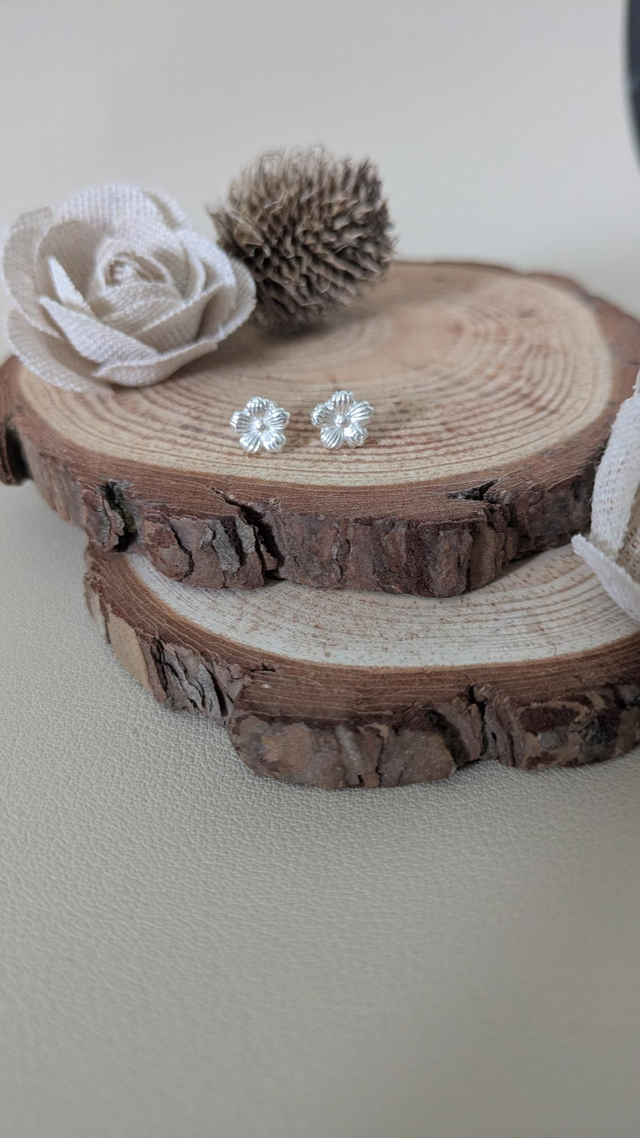 Flower studs 