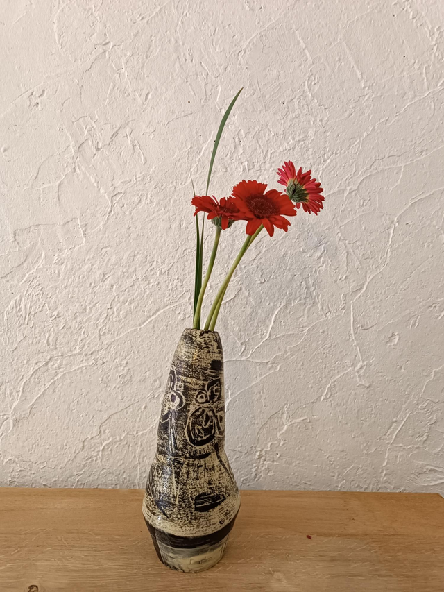 Vase scraffito jaune noir 