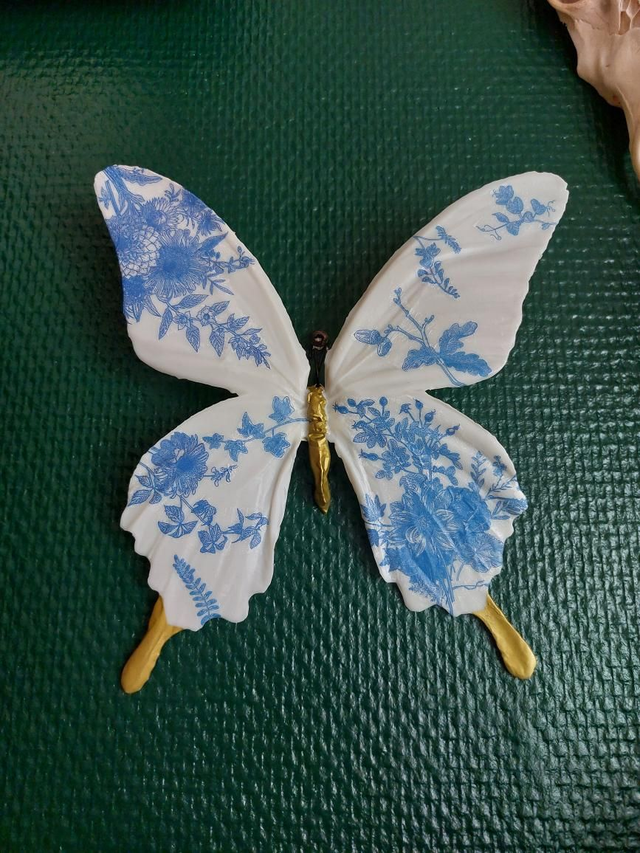 Papillon mural bleu et doré 