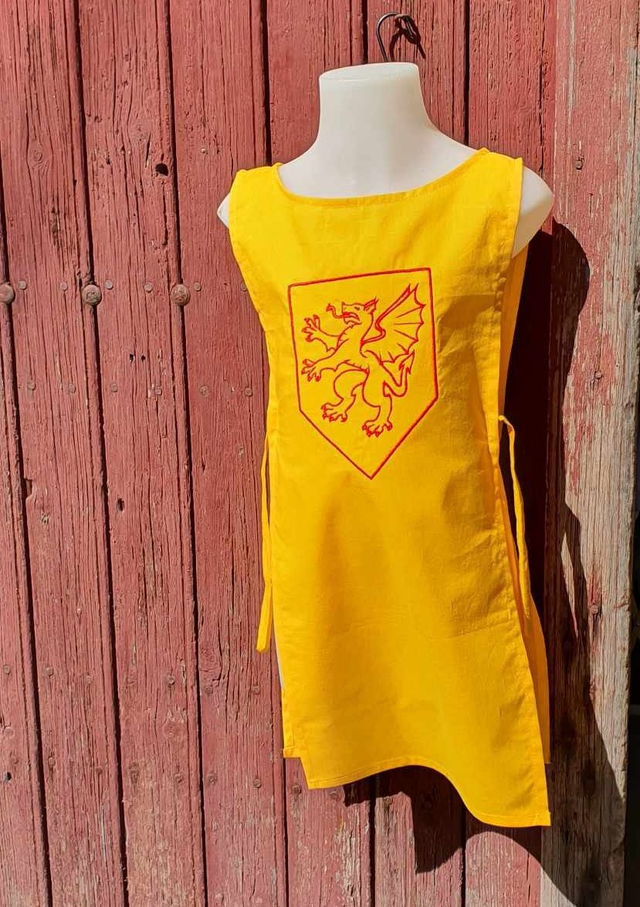 Tabard de chevalier médiéval pour enfant en coton jaune brodé dragon