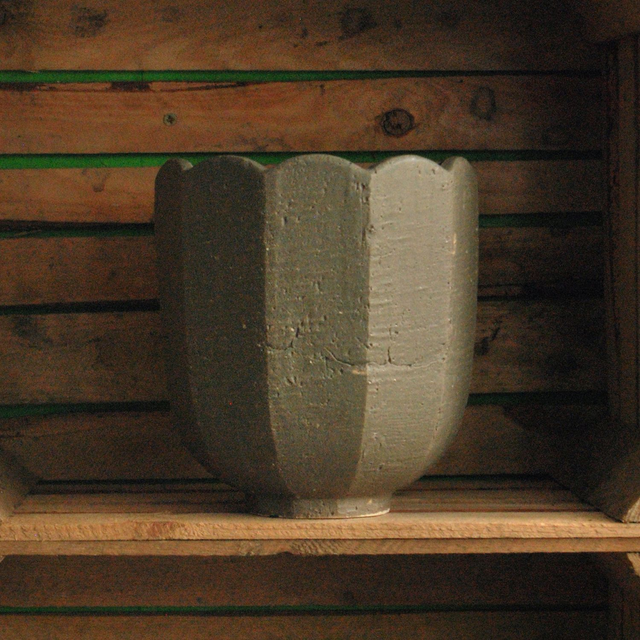 Heavy Grey Brown Scalloped Planter 