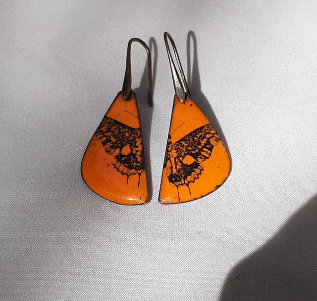 Boucles d'oreilles demi Gingko orange papillon bleu foncé