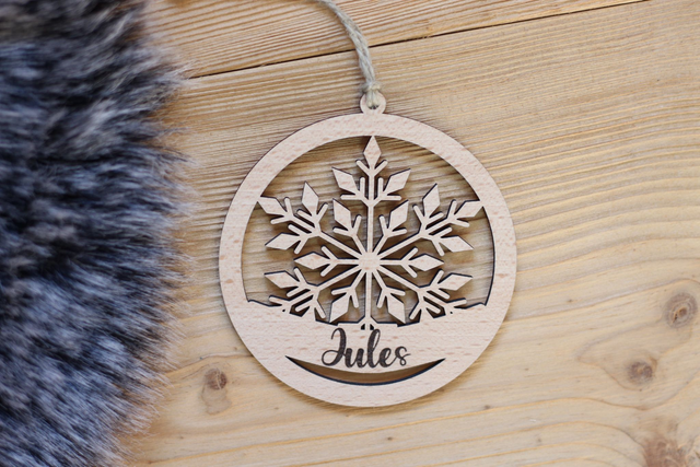 Boule de Noël personnalisée en bois massif - Modèle Flocon