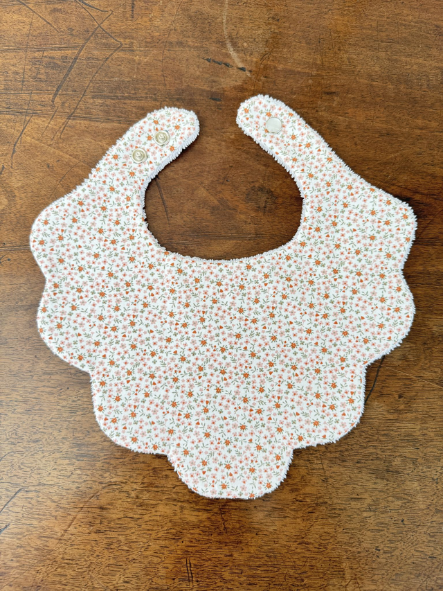 Bavoir fleur bébé fille (0-12 mois)