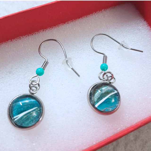 REFLETS OCEANIQUES - Boucles d'oreilles - Bleu et blanc - Métal argenté