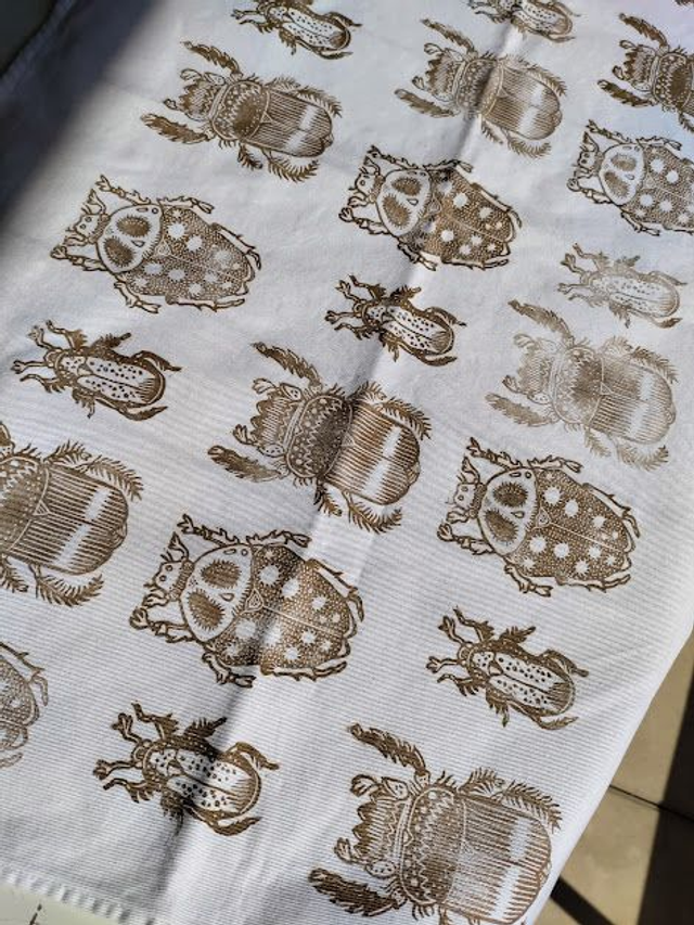 Torchon imprimé  -linogravure " scarabées dorés"