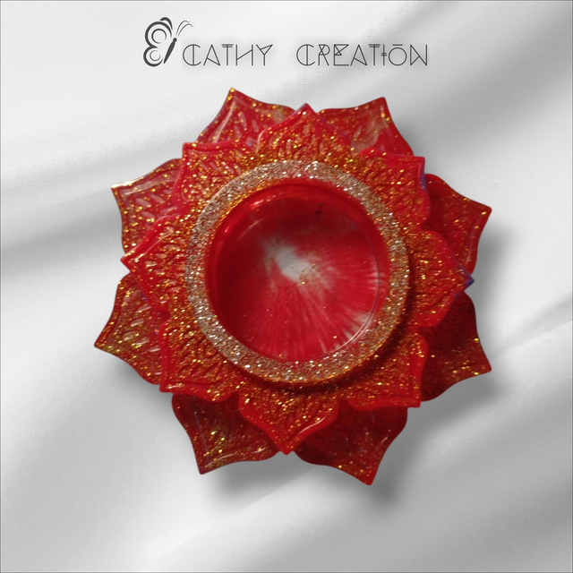 Bougeoir rouge et paillettes dorées 