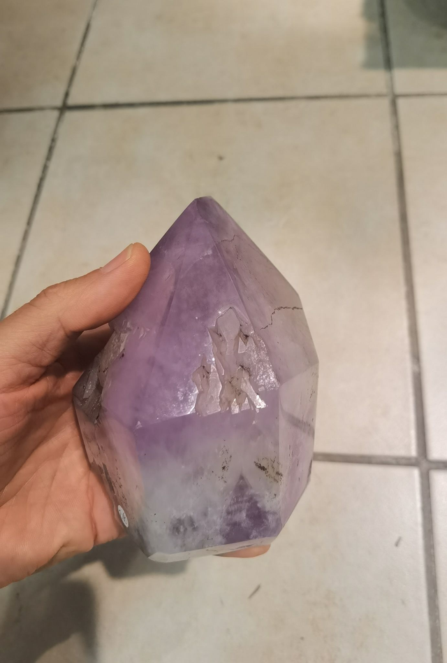 Pointe d'améthyste laiteuse