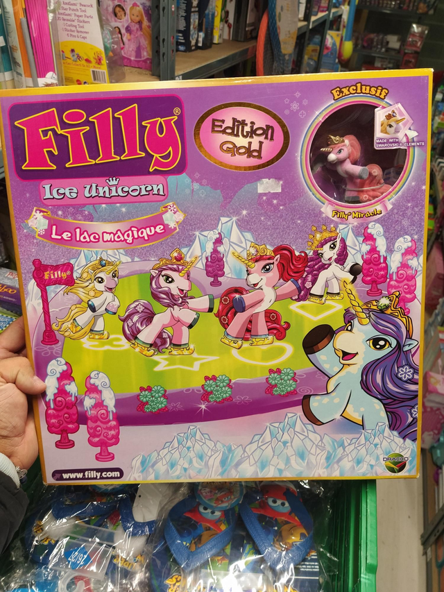 FILLY LICORNE LE LAC MAGIQUE