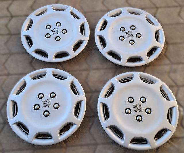 4 enjoliveurs Peugeot 406/605/806 modèle : Agate 15&quot; Occasion