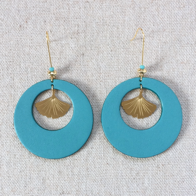Boucles d’oreilles « Ripieno » dorées, cuir bleu turquoise terne