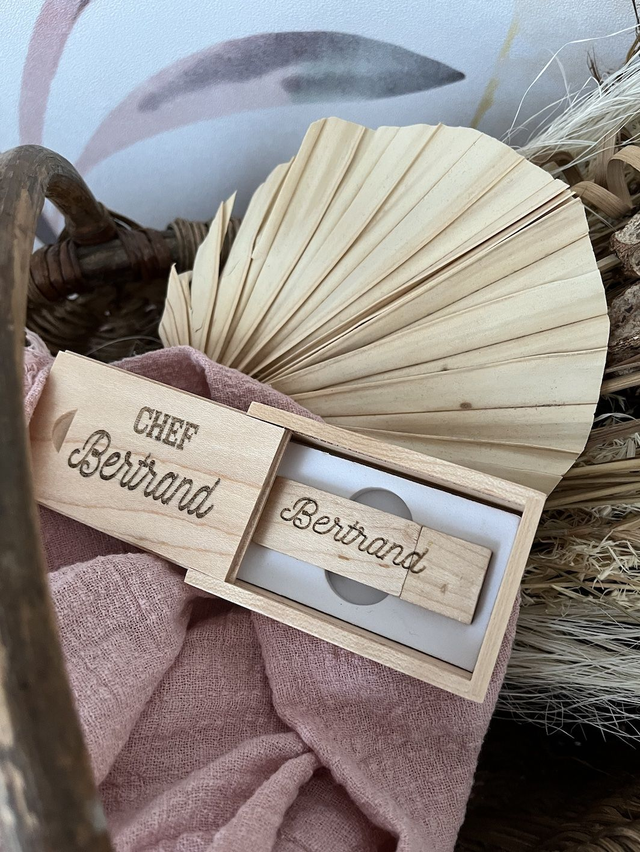 Clé usb dans sa boite en bois