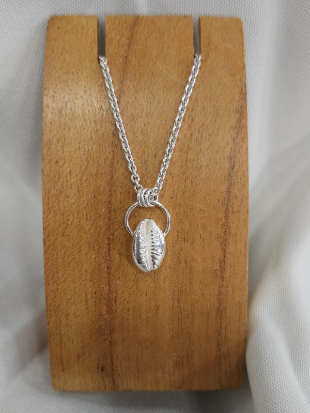 Cowrie shell on loop necklace