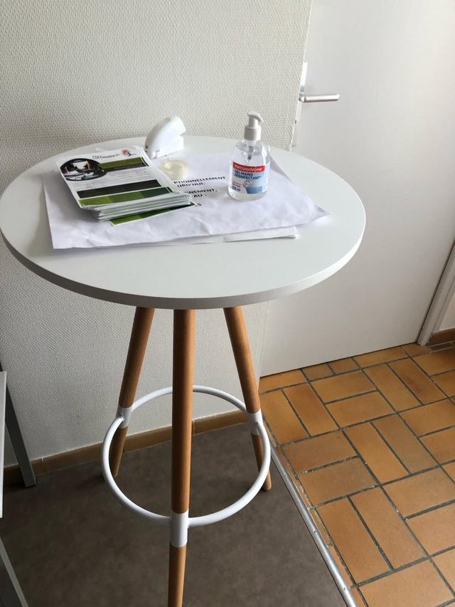 Table haute ronde blanche