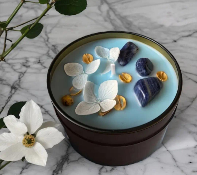 Bougie en Lapis-Lazuli parfumée au romarin