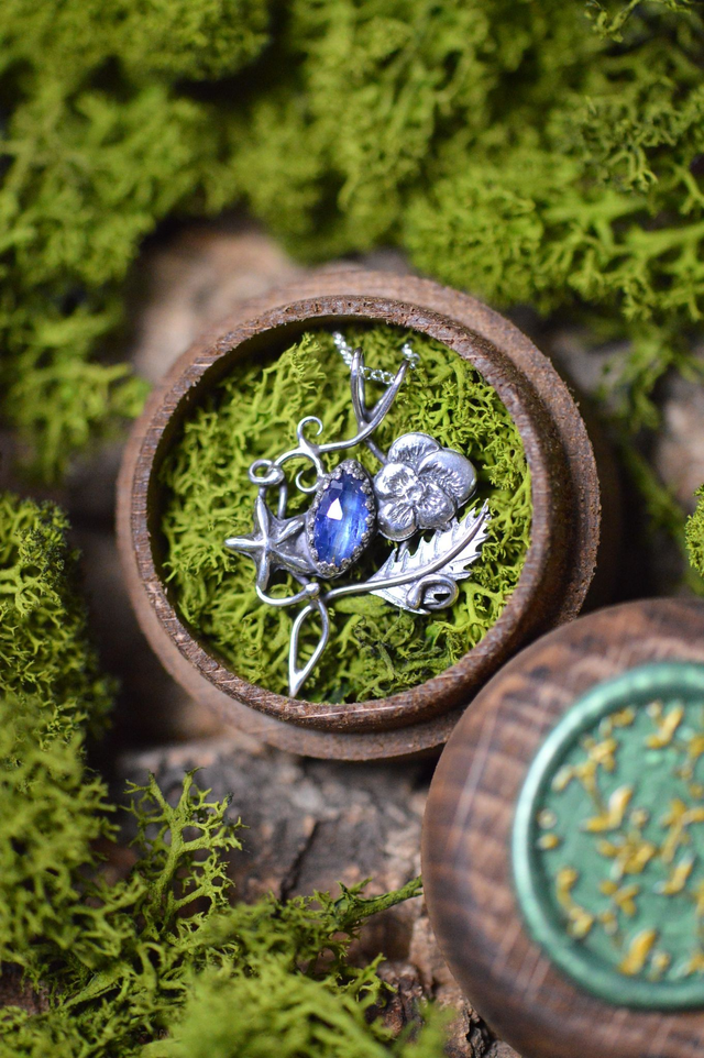 Commande personnalisée pour Elodie - Pendentif Elfique Cyanite, Pensée et Etoile