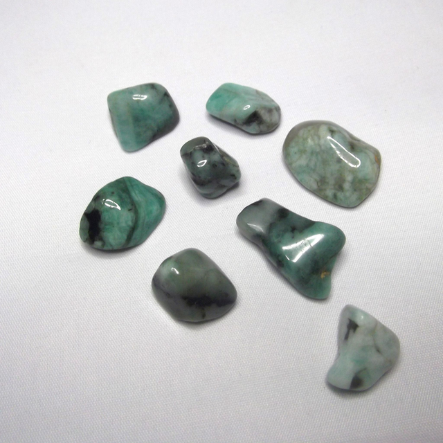 Emerald tumble stones
