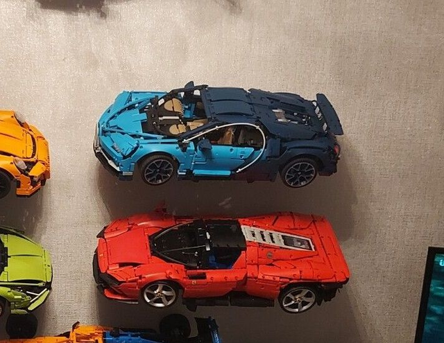 2x Wall mounts for Chiron and Daytona