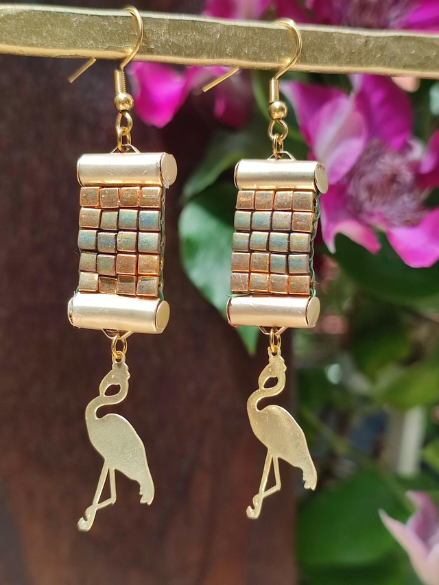 Boucles d&#039;oreilles&quot; flamant doré&quot;tissées main nuances de mordoré/ bleu -sans nickel - pièce unique 