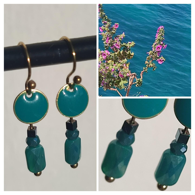 Boucles d'oreilles email et verre turquoise, acier inoxydable doré -sans nickel, pièce unique 