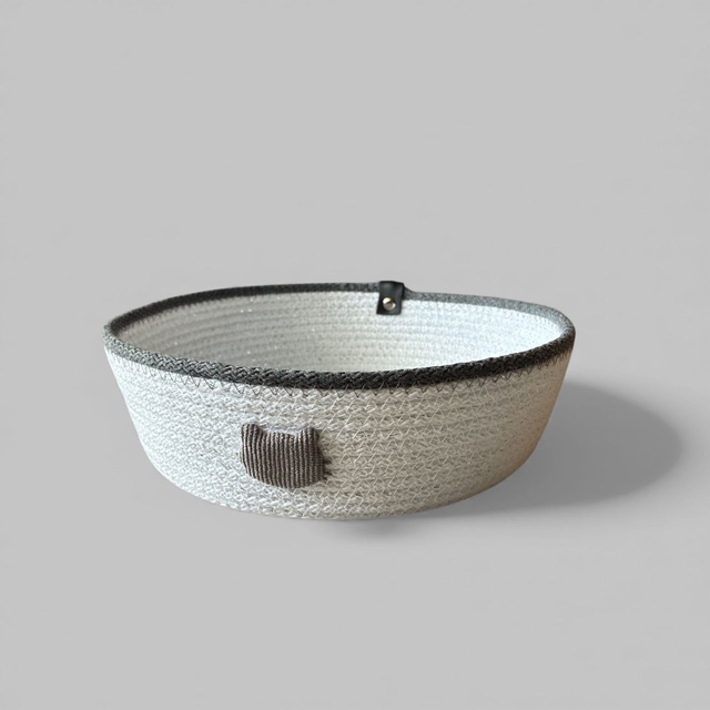 Panier rond blanc argenté ou blanc doré avec un chat et simple bordure - Cadeau idéal pour baby shower !