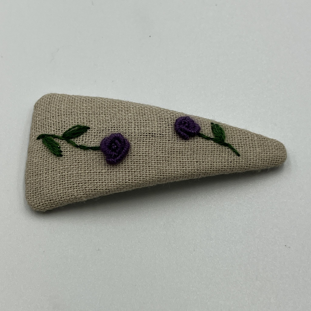 Barrette triangulaire brodée à la Main - collection 2