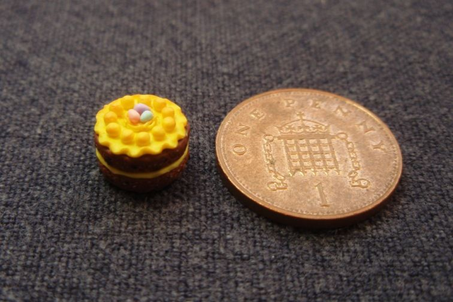 Simnel Cake (1/24th scale)