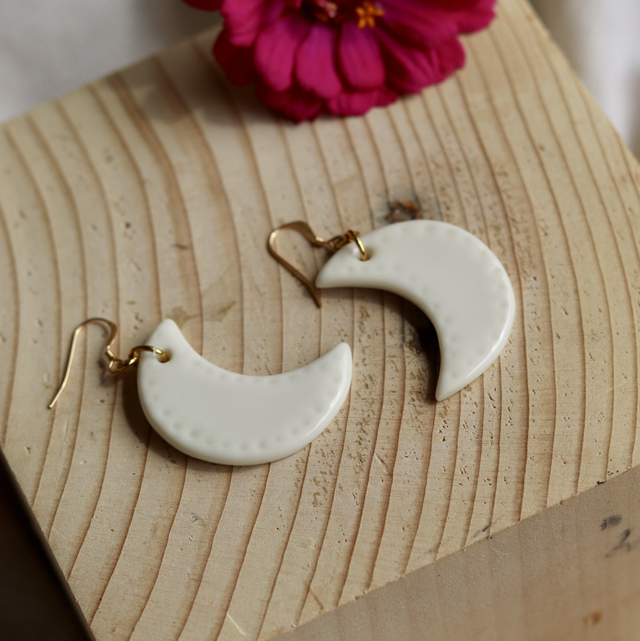Boucles d’oreilles lune en porcelaine 