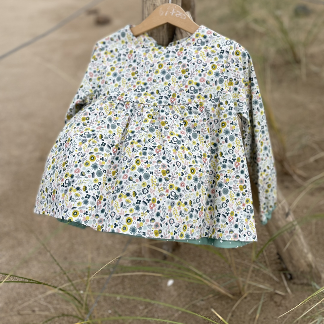 Blouse semi de fleurs 