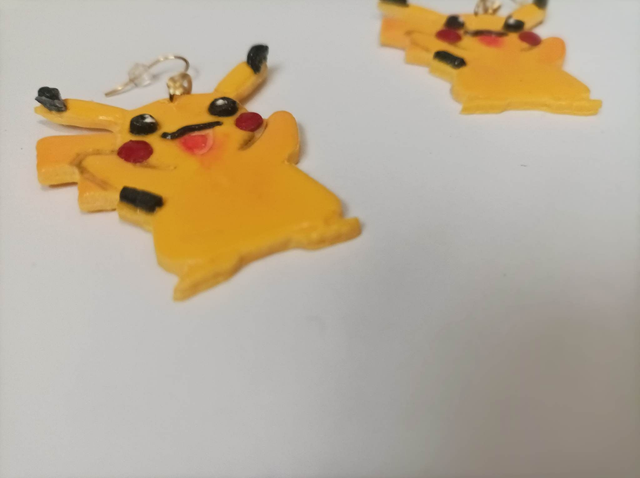 boucle d’oreilles Pikachu grand