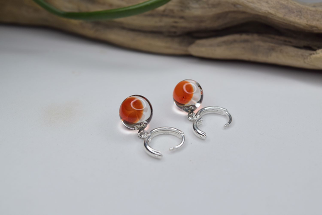 CRÉOLES MINI FLEURS BLANCHE MONTURE ARGENT (CFA5)