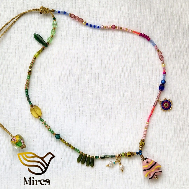 Collier petit poison rose, collier avec pendentif en céramique, Collier en perles de verre, tour de cou coloré