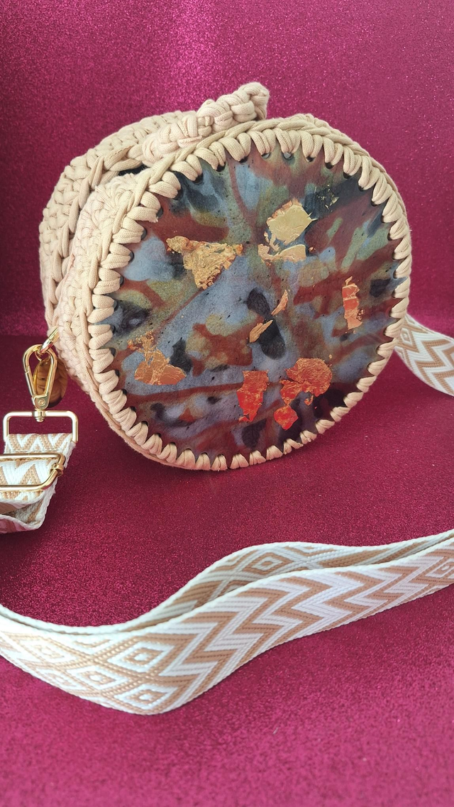 Sac Résine et Crochet Beige - effet noir blanc bordeaux + feuilles d&#039;or 