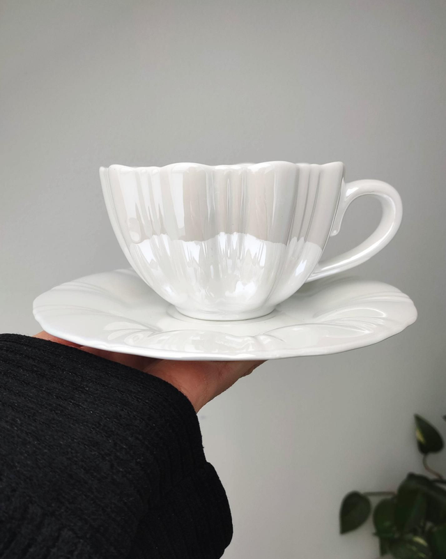 Tasse et soucoupe en céramique fleur nacrée 