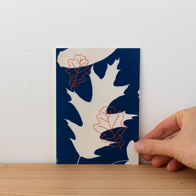 Feuilles - Carte cyanotype brodé - 10,5 x 14,5 cm