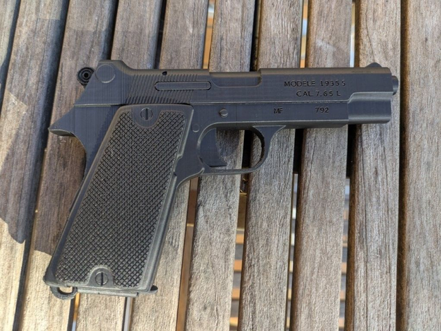 Pistolet Automatique Modèle 1935S Français (39–45) – Reproduction factice